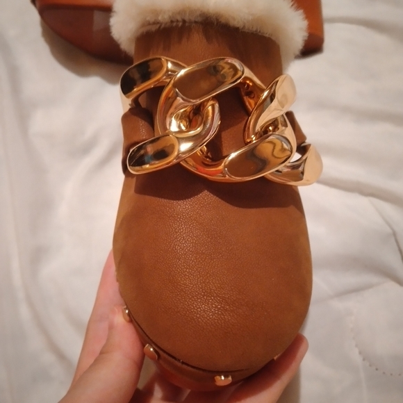 Chain Detail Brown Soft And Comfy Clogs Size 9 - Picture 4 of 4